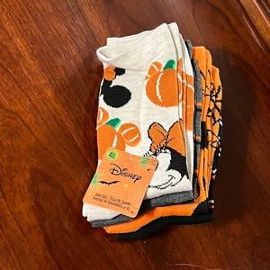 DISNEY’S MINNIE MOUSE Ladies 4 Pairs Of HALLOWEEN Crew Socks Shoe Size 4-10 NWT
